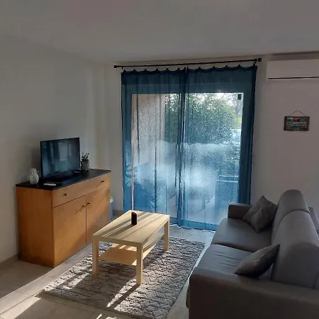 Nouvel Location D'un Bel T2 Climatise Et Meuble Au Rdch Avec Piscine Dans Les Melody Lejlighed Santa-Maria-Poggio (Corsica)