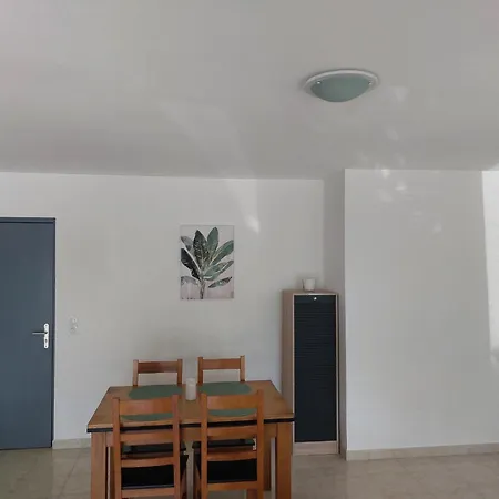 Nouvel Location D'un Bel T2 Climatise Et Meuble Au Rdch Avec Piscine Dans Les Melody *