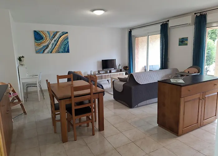 Melody Residence: Cozy T2 With Ac And Pool Santa-Maria-Poggio (Corsica)