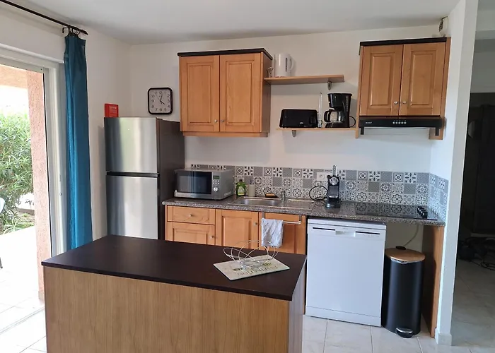 Melody Residence: Cozy T2 With Ac And Pool Santa-Maria-Poggio (Corsica)