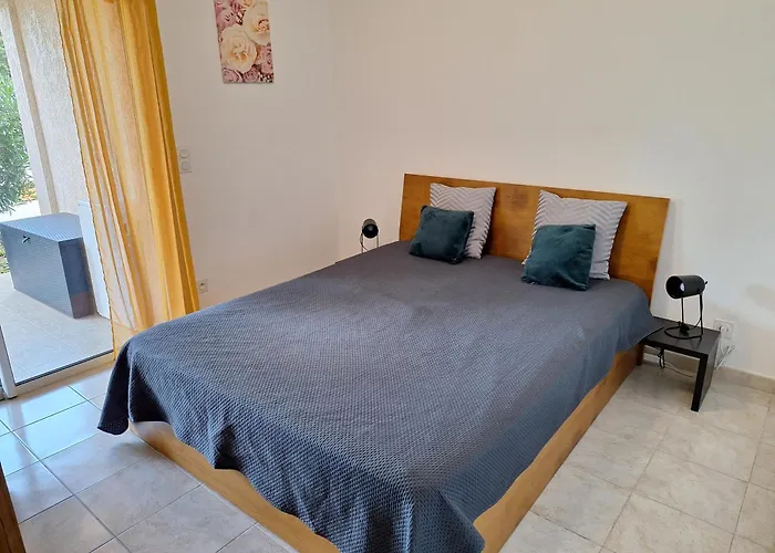 Apartment Melody Residence: Cozy T2 With Ac And Pool